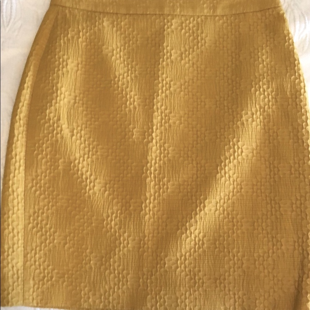 Adorable Banana Republic merigold pencil skirt!